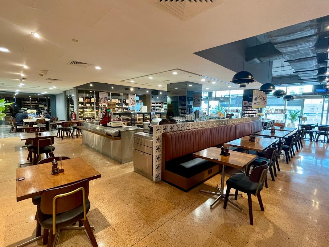 Jones the Grocer, Al Mamoura (Abu Dhabi)