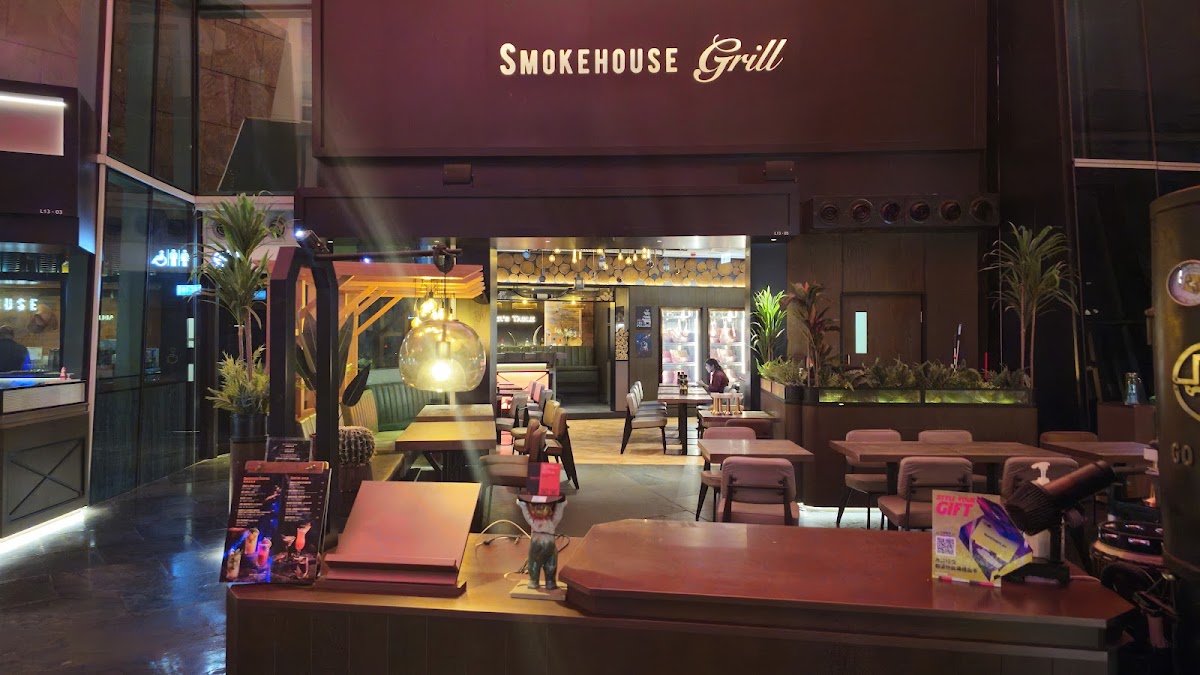 Smokehouse Bar & Grill