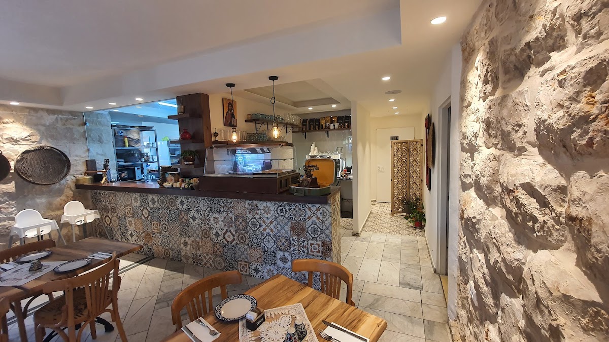 Al-Liwan Cafe and Restaurant
